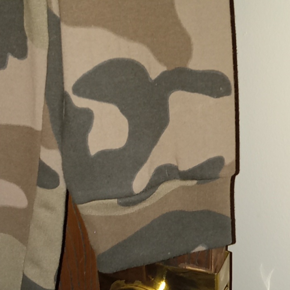 PrettyLittleThing Loop Back Camo Sweater Dress Size Juniors 4 NWT - Picture 2 of 6
